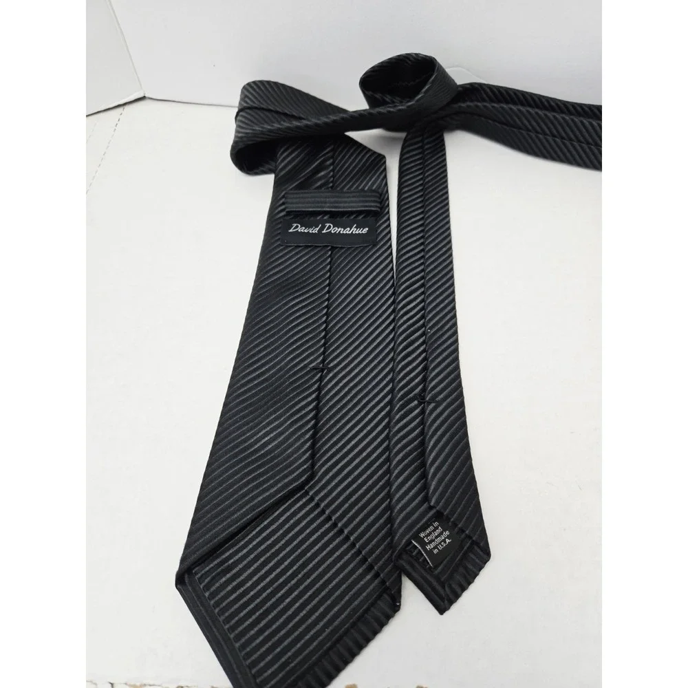 David Donahue England Men's Tie black stripe‎ pattern %100 silk